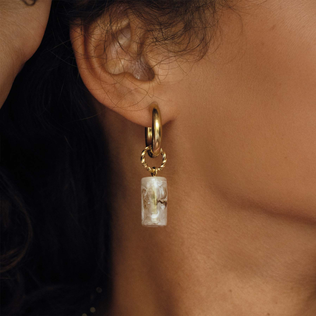 Large choix de Boucles d'oreilles  de bijoux en acier, de montres et de sacs à main sur luzaka.com. Boucles Topia blanches acier doré or - Réf : 11301