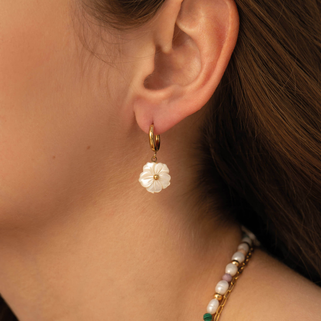 Boucles acier doré or nacre fleur
