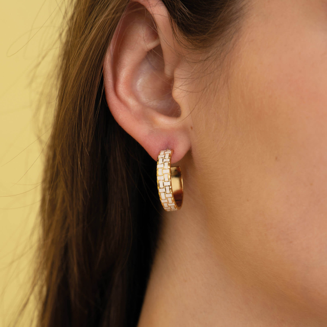 Boucles acier doré or emaillée blanche