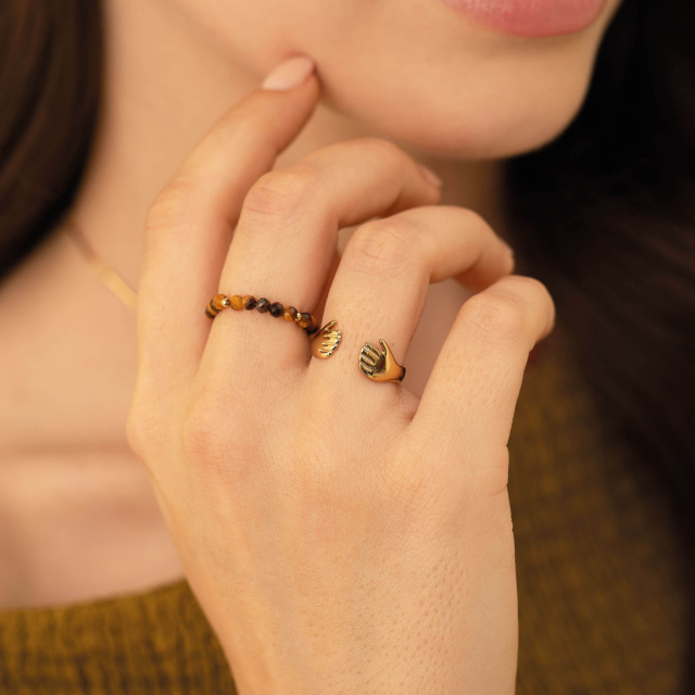 Bague acier doré or mains