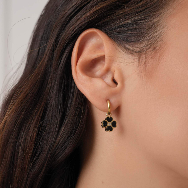 Large choix de Boucles d'oreilles  de bijoux en acier, de montres et de sacs à main sur luzaka.com. Boucles Trefle noir acier doré or  - Réf : 11558