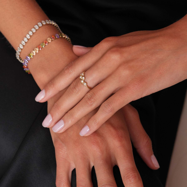 Bague 7 zircons blanc acier doré or : Trouver les plus beaux bijoux femme de la saison