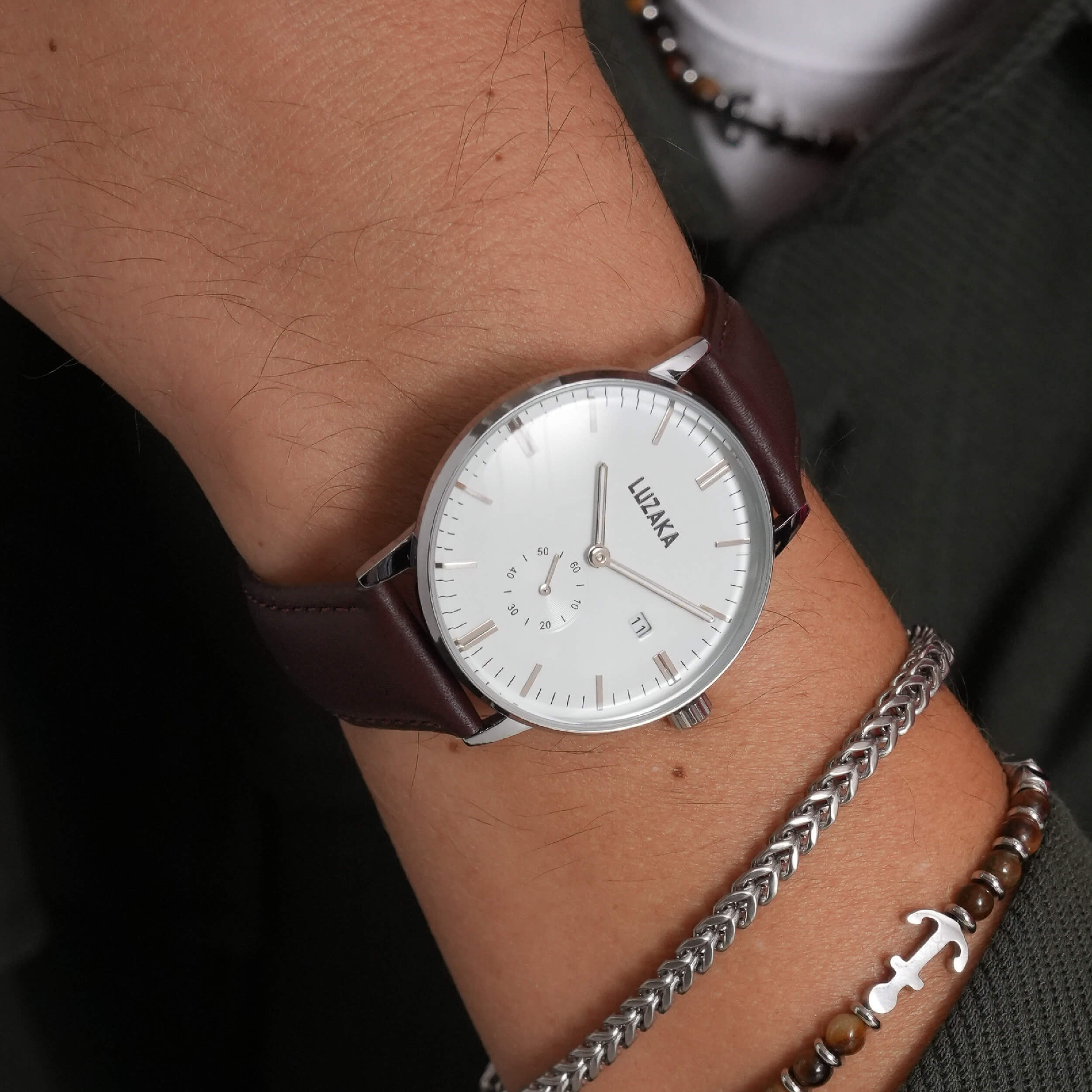<span style= "letter-spacing: 0px; font-family: 'Oswald'; font-weight: 600; text-decoration: none;">MONTRES HOMME</span></p> montre homme