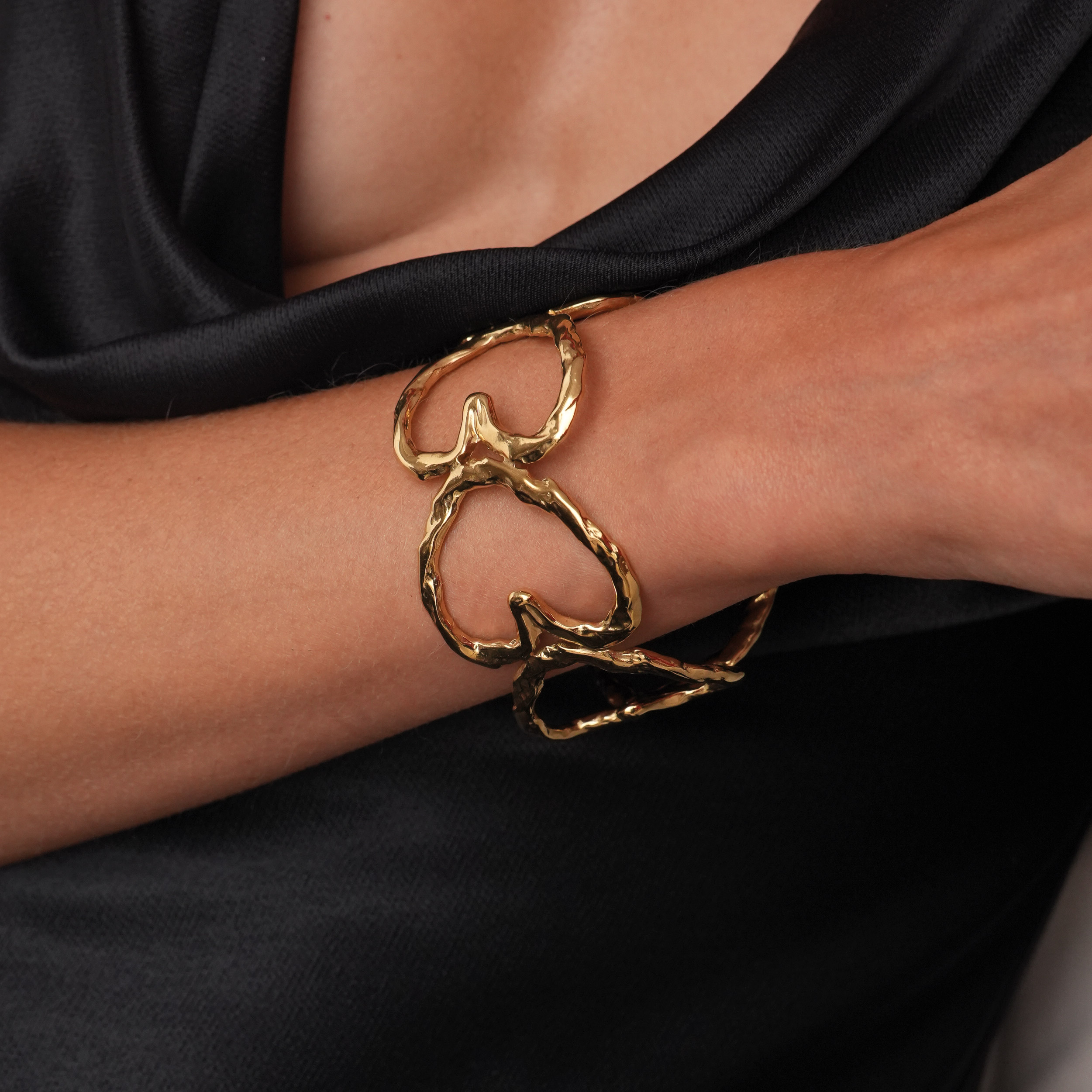 <span style= "letter-spacing: 0px; font-family: 'Oswald'; font-weight: 600; text-decoration: none;">BRACELETS</span></p> Bracelets Luzaka