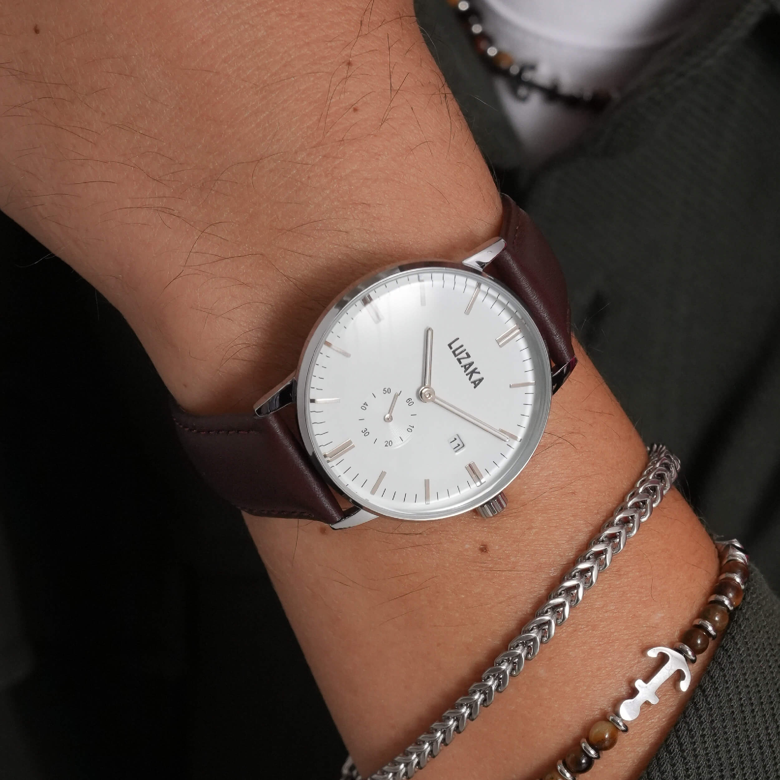 <span style= "letter-spacing: 0px; font-family: 'Oswald'; font-weight: 600; text-decoration: none;">MONTRES</span></p> Bagues Luzaka