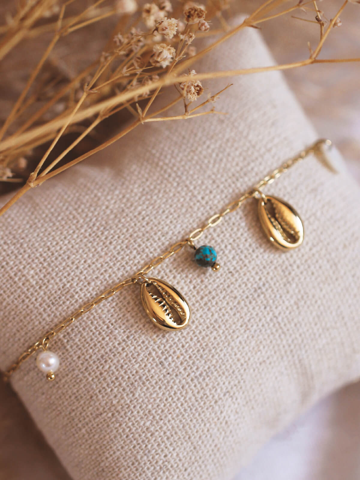 <p style="margin-bottom: 40px"><span style= "letter-spacing: 0px; font-family: 'Oswald'; font-weight: 600; text-transform: uppercase; text-decoration: none;">Chaînes de chevilles</span></p> Bracelets Luzaka