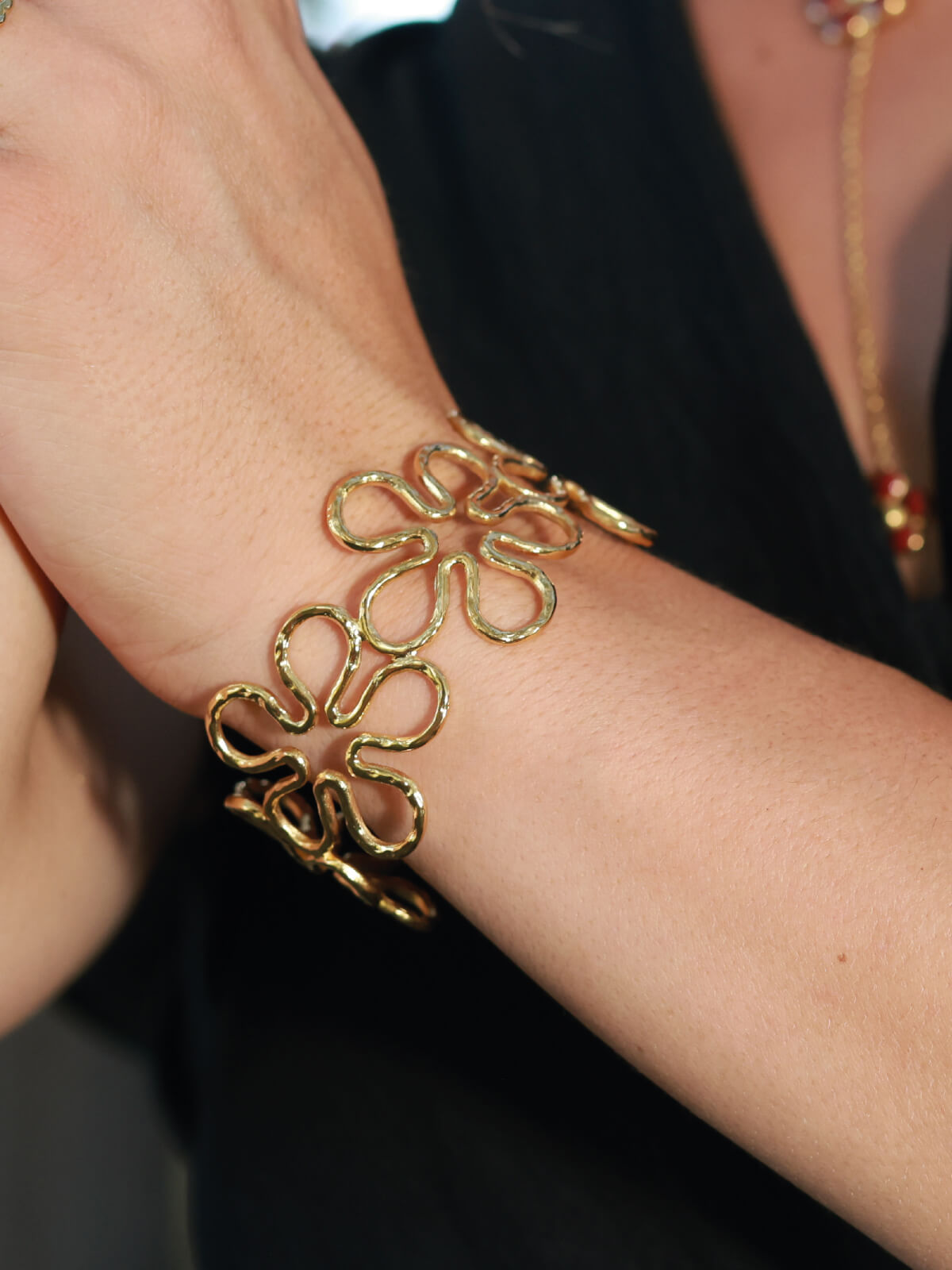 <p style="margin-bottom: 40px"><span style= "letter-spacing: 0px; font-family: 'Oswald'; font-weight: 600; text-decoration: none;">BRACELETS</span></p> Bracelets Luzaka